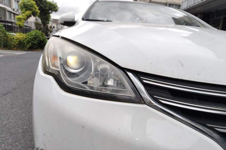Used Roewe 360 2015 1.5L Automatic Luxury Edition Right Front Headlight