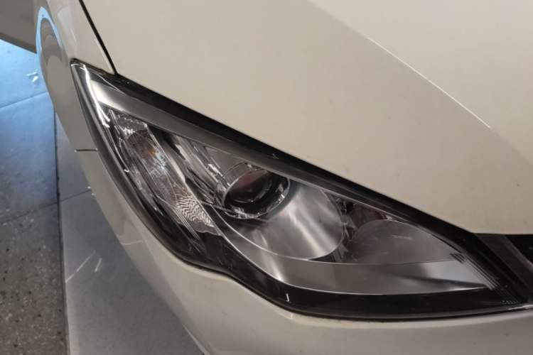 Used Roewe 360 2015 1.5L Automatic Luxury Edition Right Front Headlight