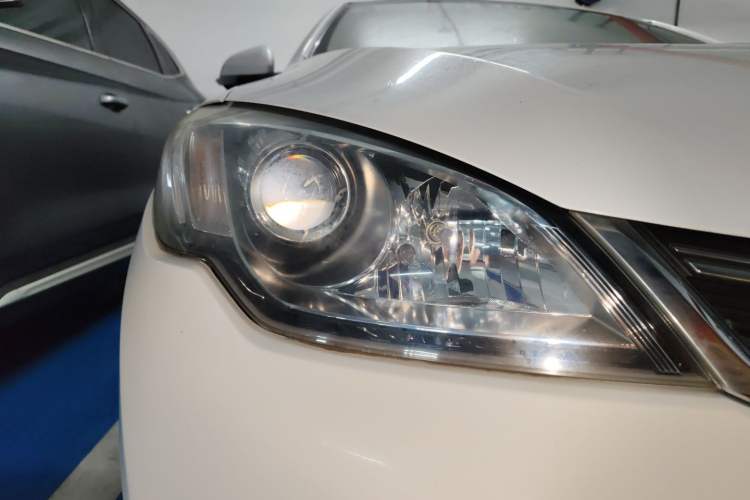 Used Roewe 360 2015 1.5L Automatic Luxury Edition Right Front Headlight