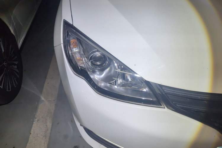 Used Roewe 360 2015 1.5L Automatic Luxury Edition Right Front Headlight