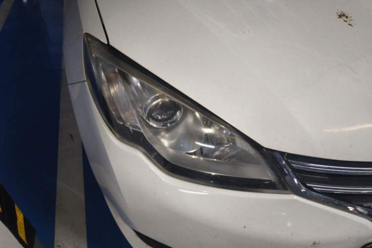 Used Roewe 360 2015 1.5L Manual Luxury Edition Right Front Headlight