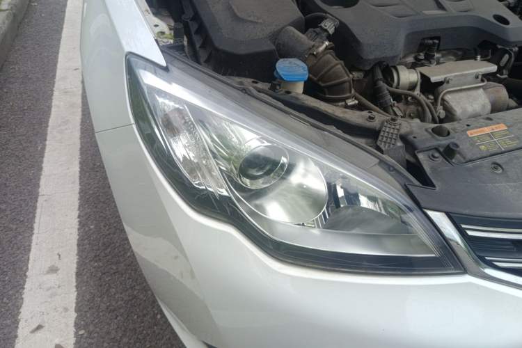Used Roewe 360 2015 20T TST Deluxe Edition Right Front Headlight