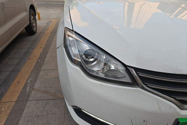Used Roewe 360 2015 1.5L Manual Luxury Edition Right Front Headlight