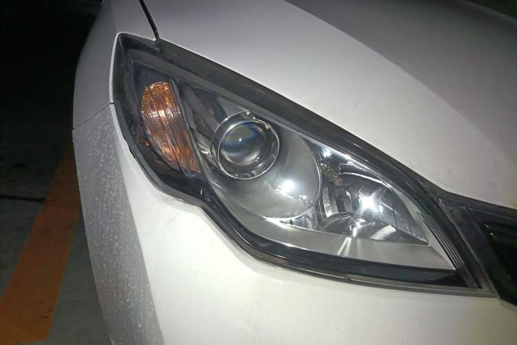 Used Roewe 360 2015 20T TST Deluxe Edition Right Front Headlight