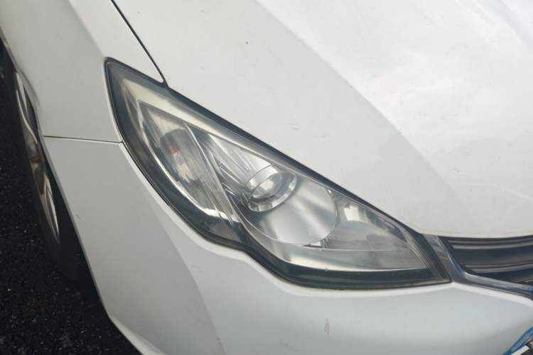 Used Roewe 360 2015 1.5L Automatic Luxury Edition Right Front Headlight