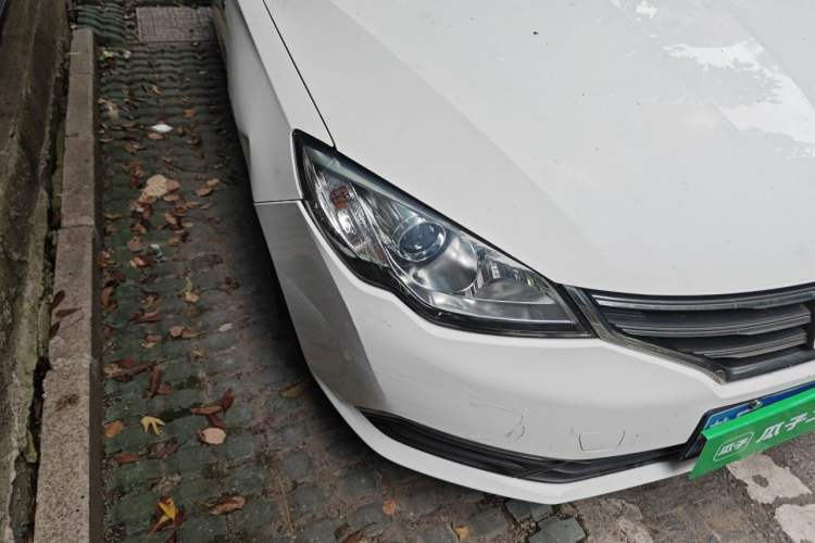Used Roewe 360 2015 1.5L Automatic Luxury Edition Right Front Headlight