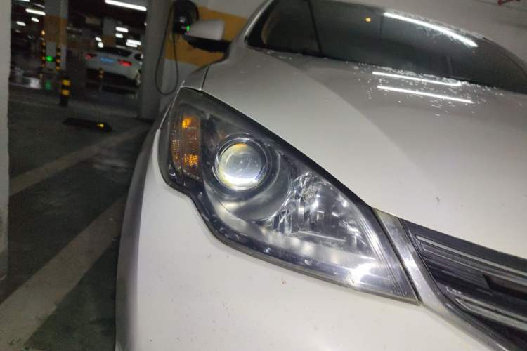 Used Roewe 360 2015 1.5L Automatic Luxury Edition Right Front Headlight