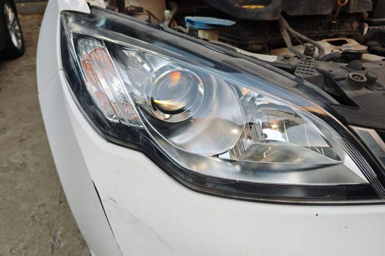 Used Roewe 360 2015 1.5L Automatic Luxury Edition Right Front Headlight