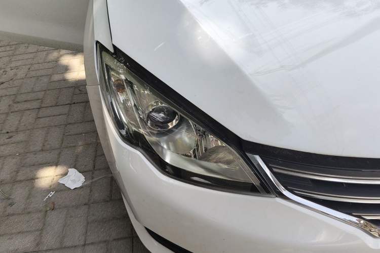 Used Roewe 360 2015 1.5L Automatic Luxury Edition Right Front Headlight