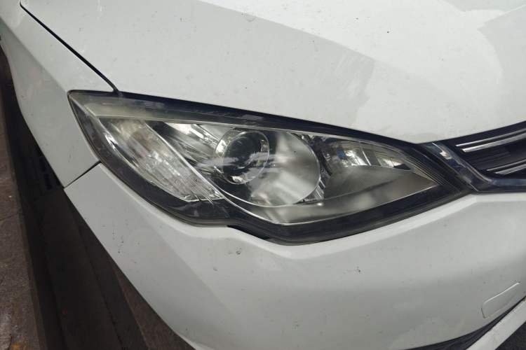 Used Roewe 360 2015 1.5L Automatic Luxury Edition Right Front Headlight