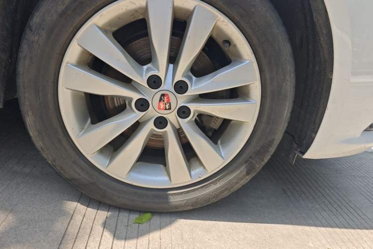 Used Roewe 360 2015 1.5L Manual Luxury Edition Right Front Wheel Hub