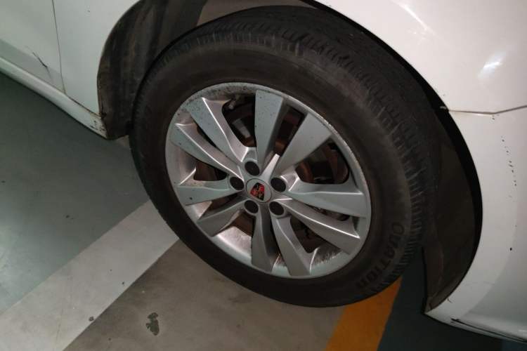 Used Roewe 360 2015 1.5L Automatic Luxury Edition Right Front Wheel Hub