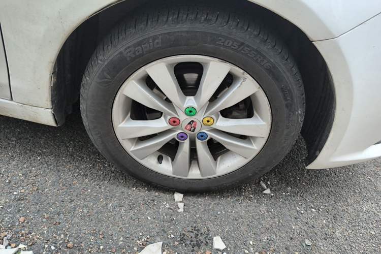 Used Roewe 360 2015 1.5L Automatic Luxury Edition Right Front Wheel Hub