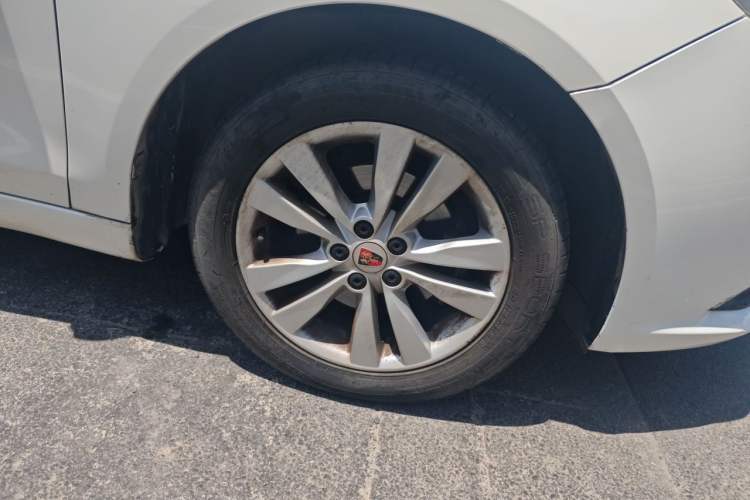 Used Roewe 360 2015 1.5L Automatic Luxury Edition Right Front Wheel Hub