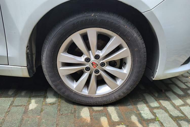 Used Roewe 360 2015 1.5L Automatic Luxury Edition Right Front Wheel Hub