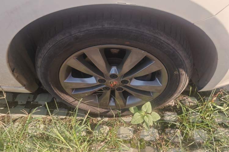 Used Roewe 360 2015 20T TST Deluxe Edition Right Front Wheel Hub