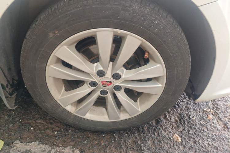 Used Roewe 360 2015 1.5L Automatic Luxury Edition Right Front Wheel Hub