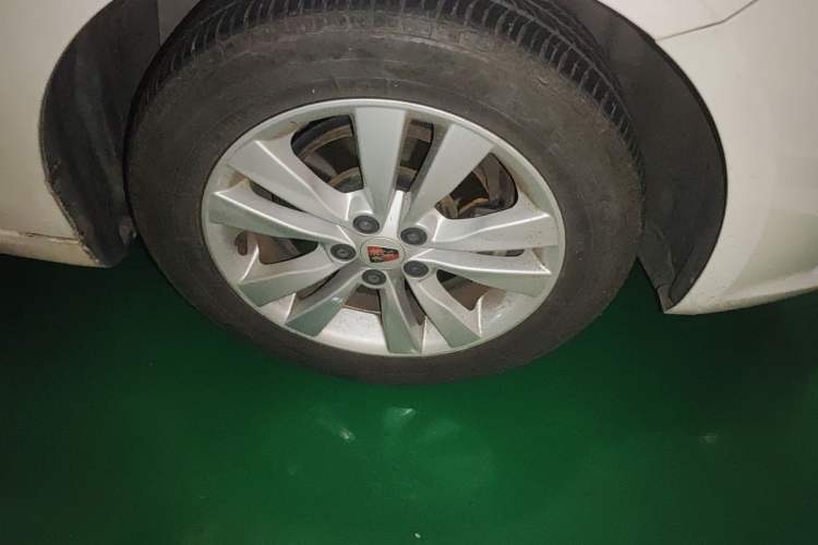 Used Roewe 360 2015 1.5L Automatic Luxury Edition Right Front Wheel Hub