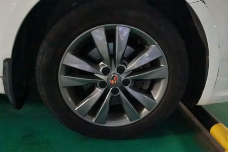 Used Roewe 360 2015 20T TST Deluxe Edition Right Front Wheel Hub