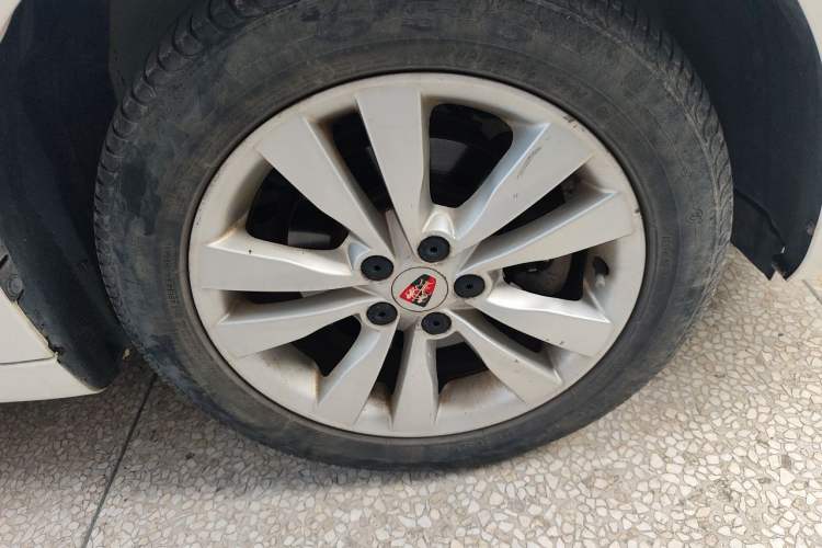 Used Roewe 360 2015 1.5L Manual Luxury Edition Right Front Wheel Hub