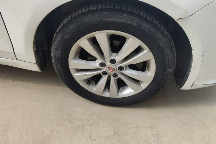 Used Roewe 360 2015 1.5L Automatic Luxury Edition Right Front Wheel Hub