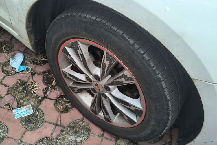 Used Roewe 360 2015 1.5L Manual Luxury Edition Right Front Wheel Hub