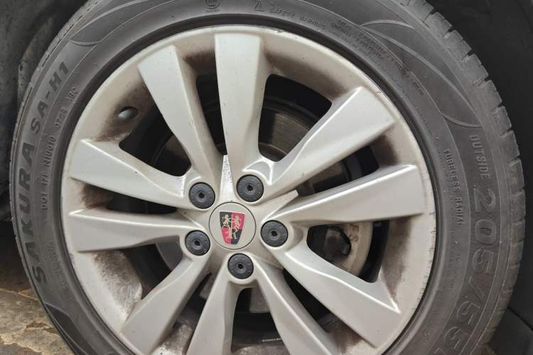 Used Roewe 360 2015 1.5L Automatic Luxury Edition Right Front Wheel Hub