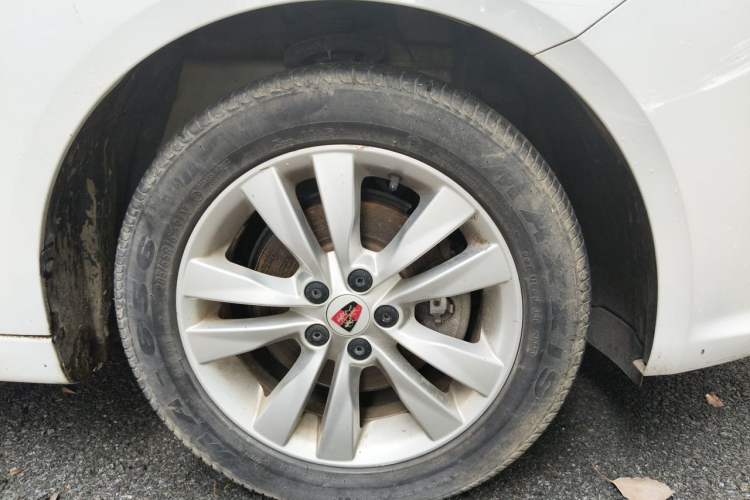 Used Roewe 360 2015 1.5L Automatic Luxury Edition Right Front Wheel Hub