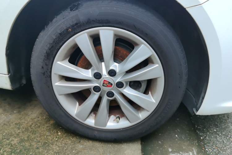 Used Roewe 360 2015 1.5L Manual Luxury Edition Right Front Wheel Hub