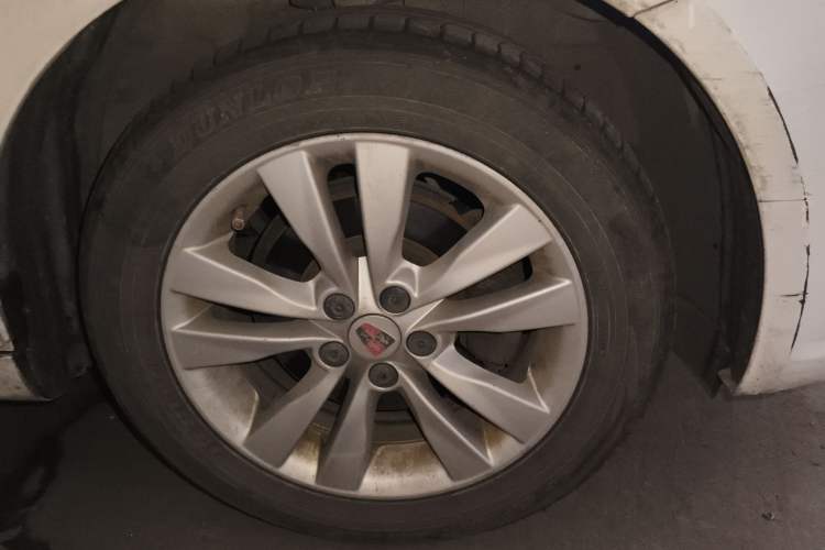 Used Roewe 360 2015 1.5L Manual Luxury Edition Right Front Wheel Hub