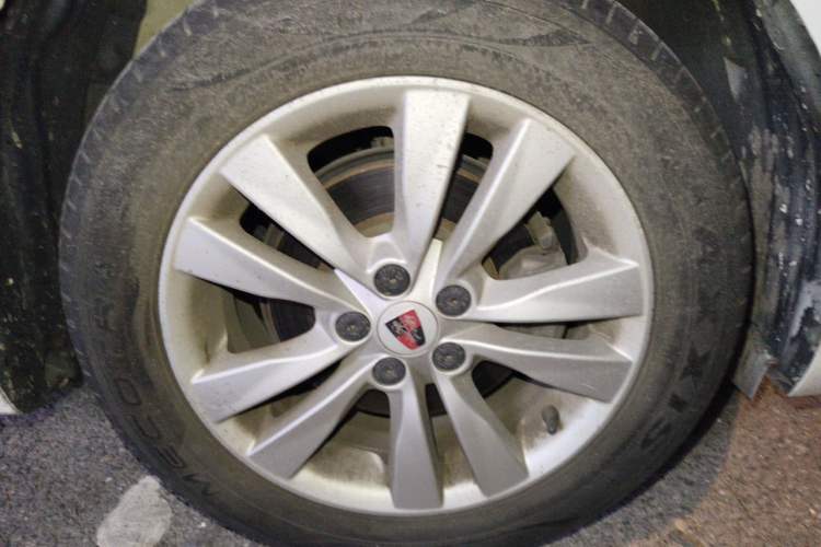 Used Roewe 360 2015 1.5L Manual Luxury Edition Right Front Wheel Hub