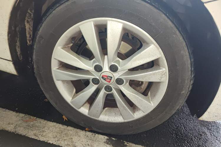 Used Roewe 360 2015 1.5L Automatic Luxury Edition Right Front Wheel Hub