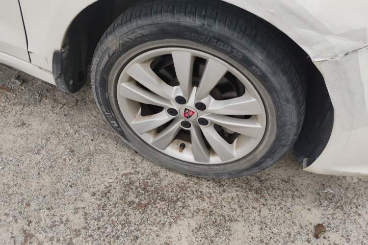 Used Roewe 360 2015 1.5L Manual Luxury Edition Right Front Wheel Hub