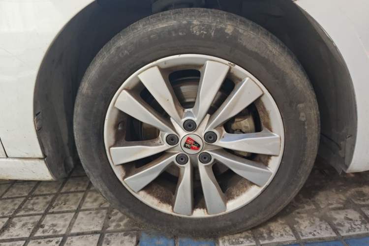 Used Roewe 360 2015 1.5L Automatic Luxury Edition Right Front Wheel Hub