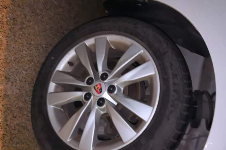Used Roewe 360 2015 1.5L Manual Luxury Edition Right Front Wheel Hub