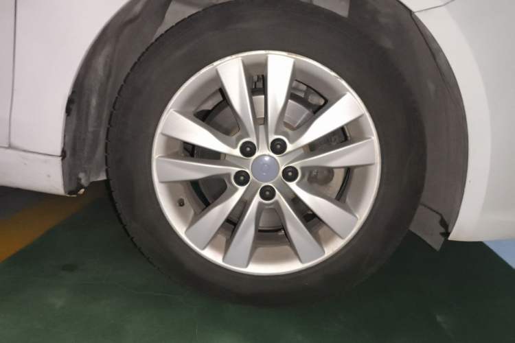 Used Roewe 360 2015 1.5L Automatic Luxury Edition Right Front Wheel Hub