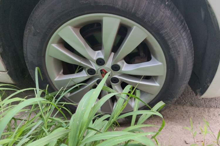 Used Roewe 360 2015 1.5L Automatic Luxury Edition Right Front Wheel Hub
