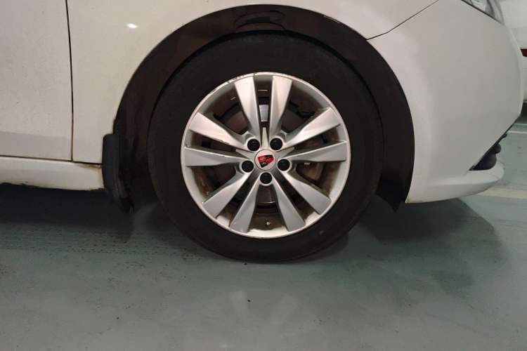 Used Roewe 360 2015 1.5L Automatic Luxury Edition Right Front Wheel Hub