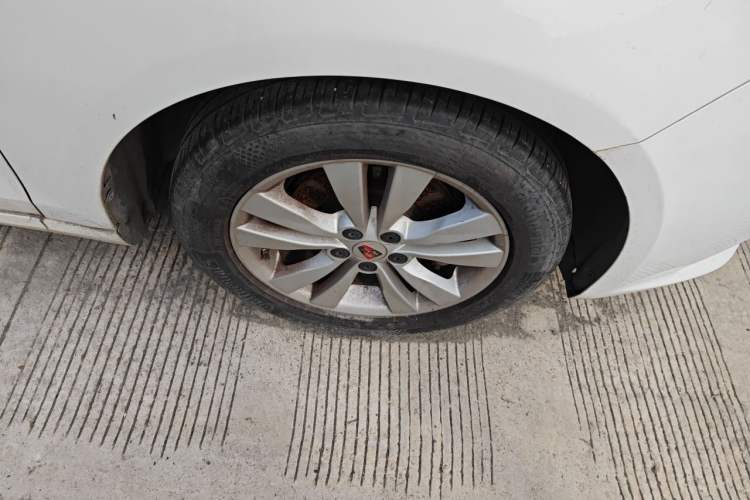 Used Roewe 360 2015 1.5L Automatic Luxury Edition Right Front Wheel Hub