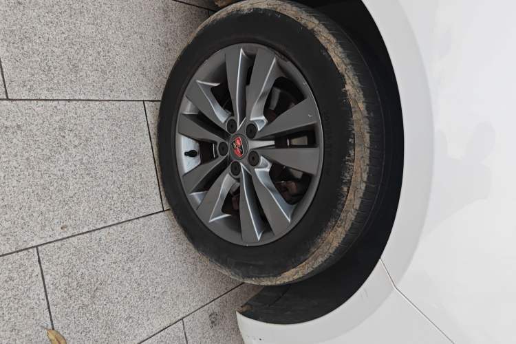 Used Roewe 360 2015 20T TST Deluxe Edition Right Front Wheel Hub