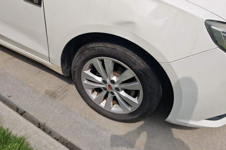 Used Roewe 360 2015 1.5L Automatic Luxury Edition Right Front Wheel Hub