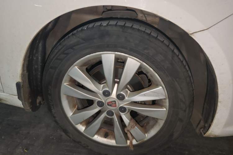 Used Roewe 360 2015 1.5L Automatic Luxury Edition Right Front Wheel Hub
