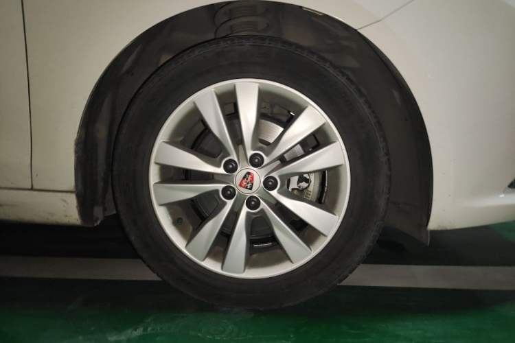 Used Roewe 360 2015 1.5L Automatic Luxury Edition Right Front Wheel Hub