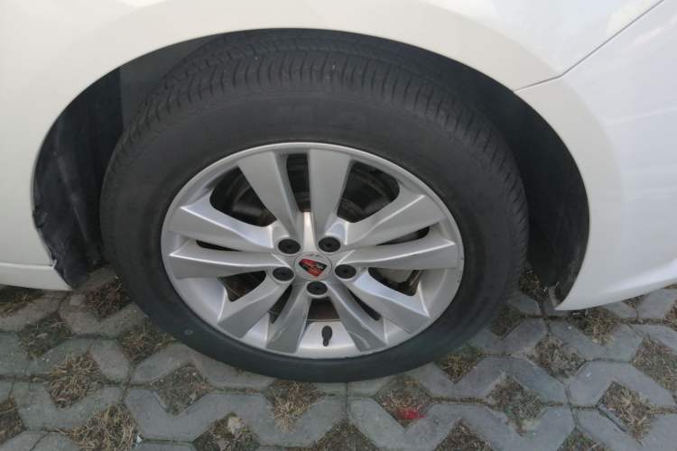 Used Roewe 360 2015 1.5L Automatic Luxury Edition Right Front Wheel Hub
