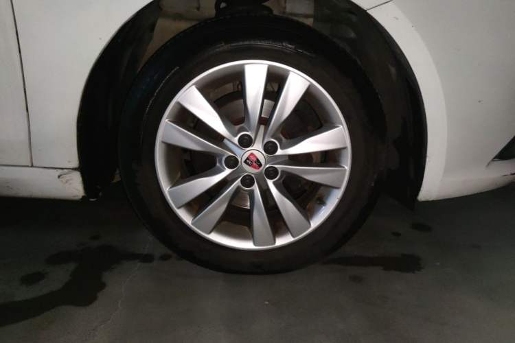 Used Roewe 360 2015 1.5L Automatic Luxury Edition Right Front Wheel Hub