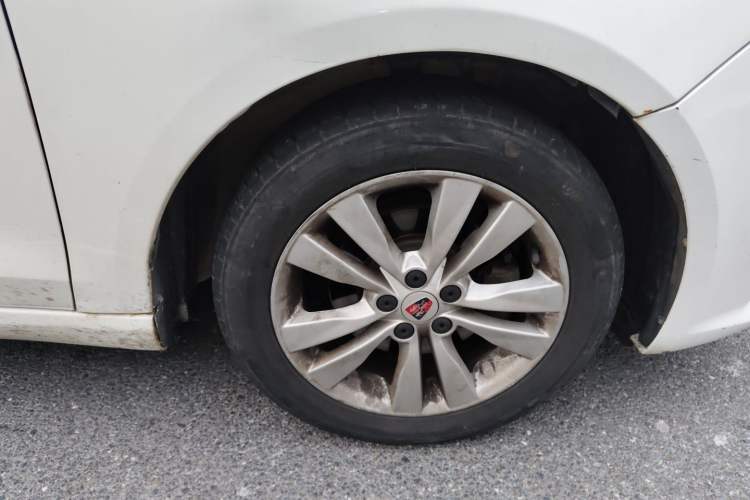 Used Roewe 360 2015 1.5L Automatic Luxury Edition Right Front Wheel Hub