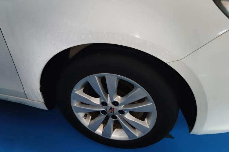 Used Roewe 360 2015 1.5L Automatic Luxury Edition Right Front Wheel Hub