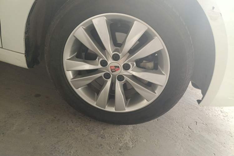 Used Roewe 360 2015 1.5L Manual Luxury Edition Right Front Wheel Hub
