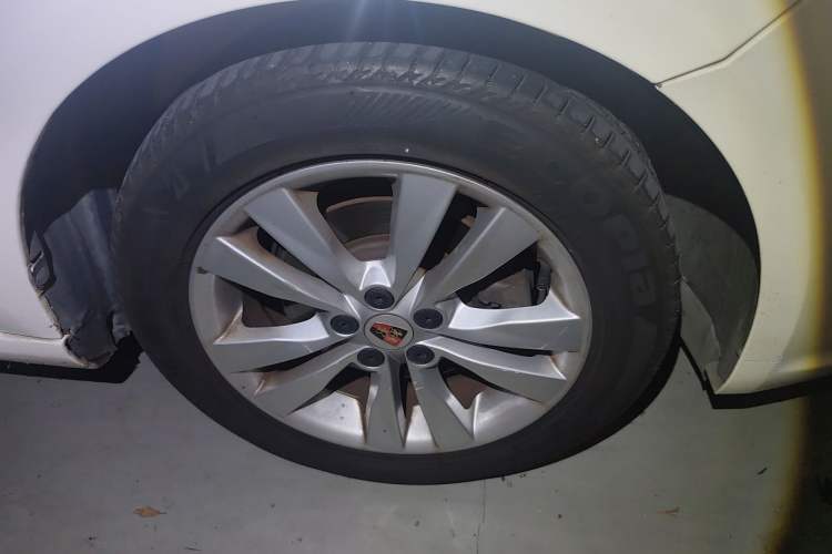 Used Roewe 360 2015 1.5L Automatic Luxury Edition Right Front Wheel Hub