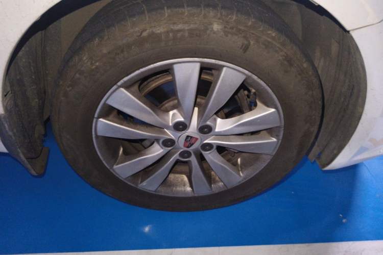 Used Roewe 360 2015 1.5L Manual Luxury Edition Right Front Wheel Hub
